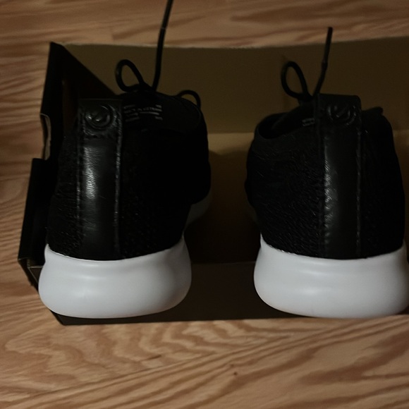 💕Cole Haan sneakers (8 B) black - Picture 9 of 13
